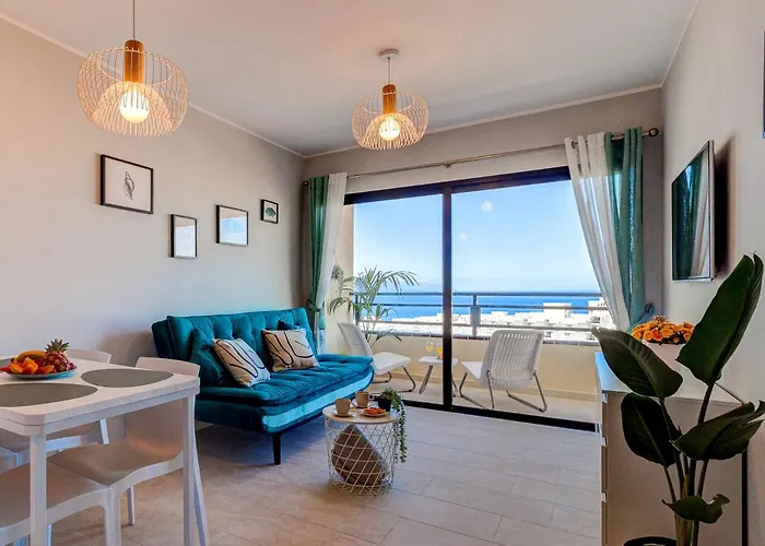 Paradise View Family Apartment By Altamarhomes